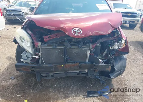 2011 Toyota Sienna Base V6 z USA, uszkodzony, nr VIN 5TDZK3DC0BS031952